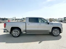 2024 GMC Sierra 1500 Denali | Thumbnail Photo 18 of 24