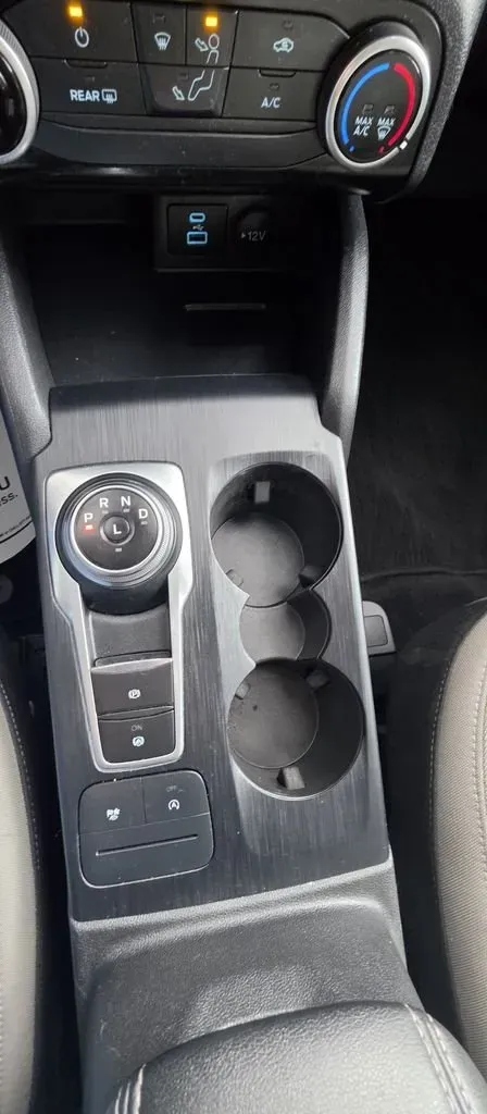 2022 Ford Escape | Photo 21 of 28