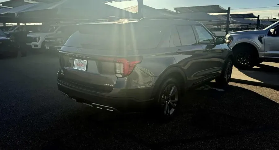 2026 Ford Explorer | Photo 5 of 27