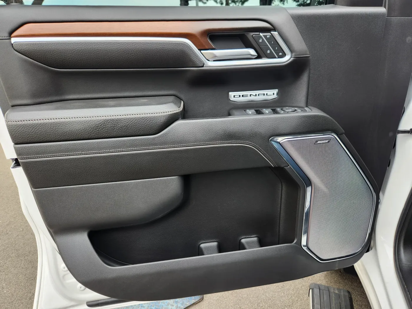 2024 GMC Sierra 1500 Denali | Photo 5 of 28