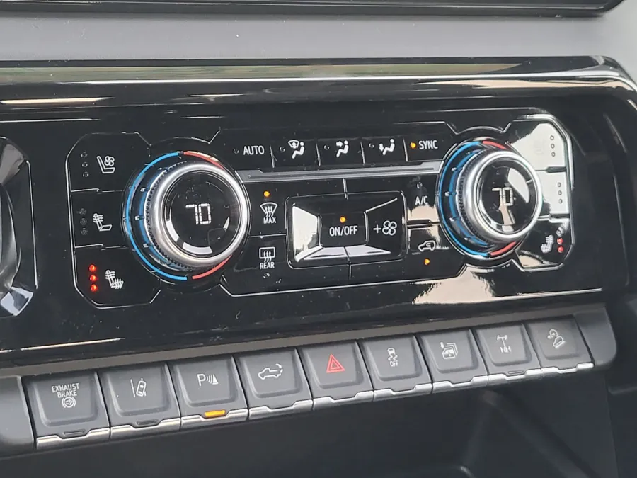 2026 GMC Sierra 2500HD AT4X | Photo 16 of 24