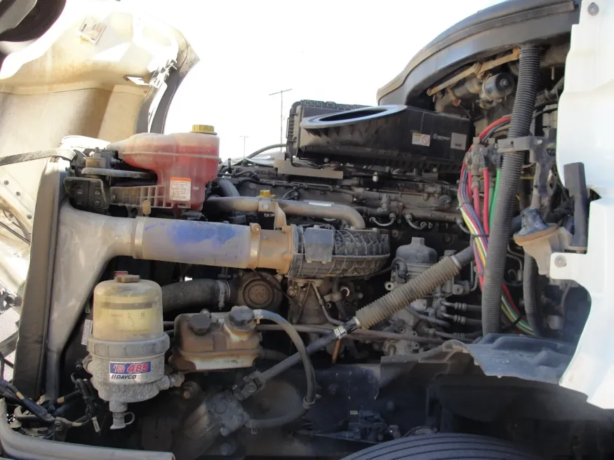 2020 Freightliner Cascadia 126 | Photo 6 of 16