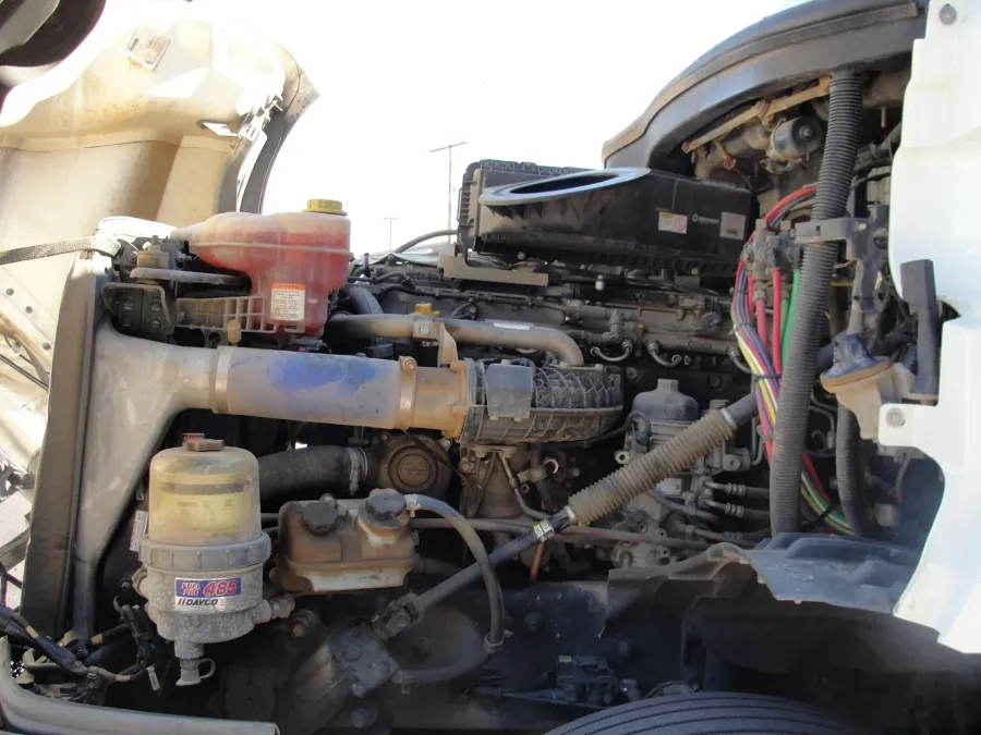 2020 Freightliner Cascadia 126 | Photo 6 of 16