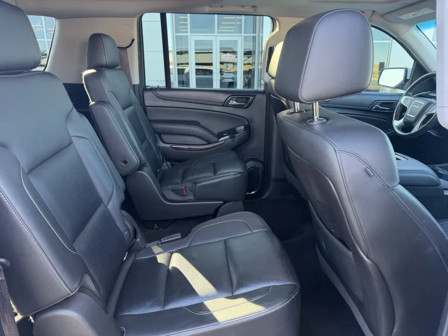 2016 GMC Yukon XL SLT | Photo 9 of 21