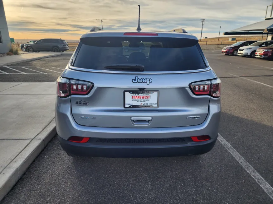2022 Jeep Compass Latitude | Photo 6 of 22