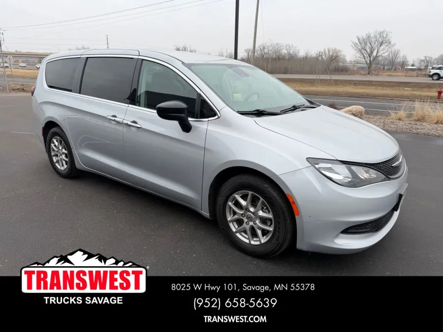 2024 Chrysler Voyager LX | Photo 6 of 23