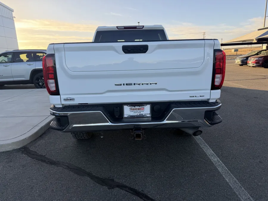 2022 GMC Sierra 2500HD SLE | Photo 6 of 18