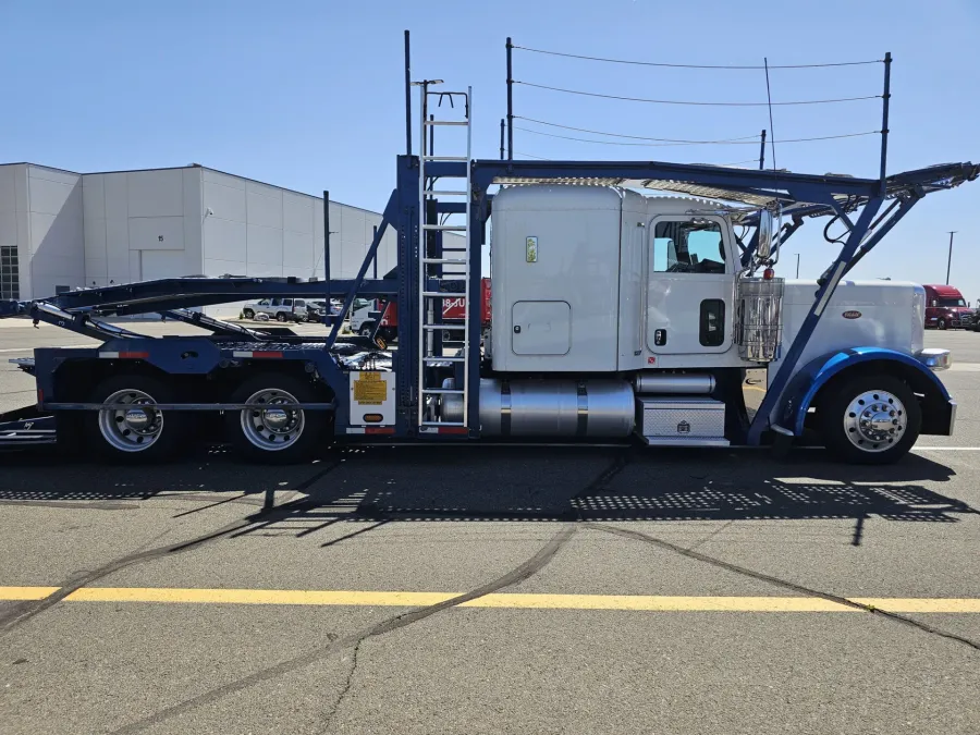 2019 Peterbilt 389 | Photo 8 of 24