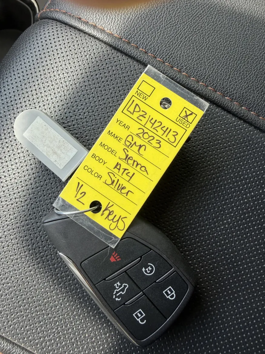 2023 GMC Sierra 1500 AT4 | Photo 20 of 21