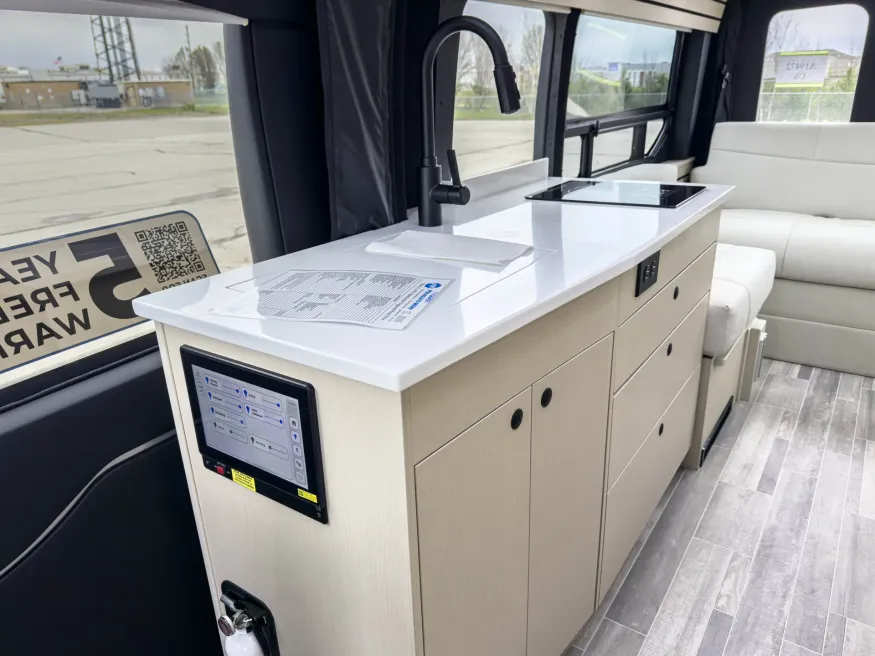 2026 Pleasure-way Ontour 2.2 AWD | Photo 13 of 21