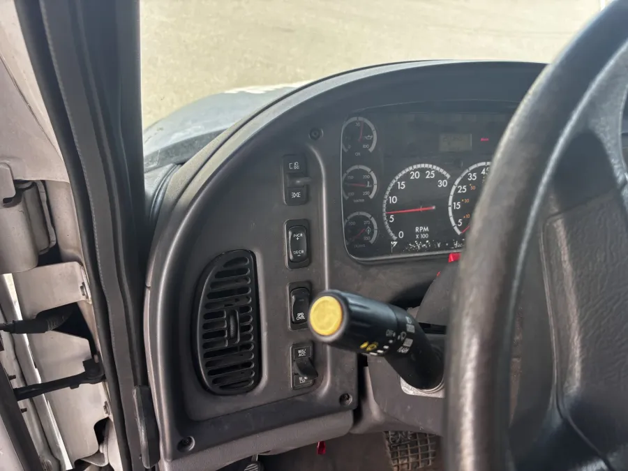 2007 Freightliner M2 106 | Photo 11 of 22