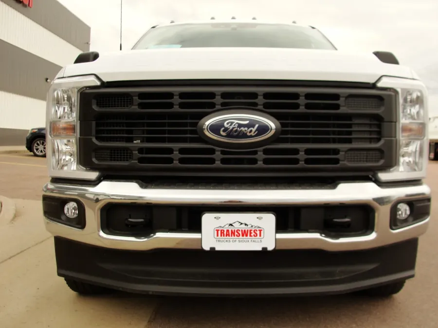 2026 Ford F-350 | Photo 5 of 16