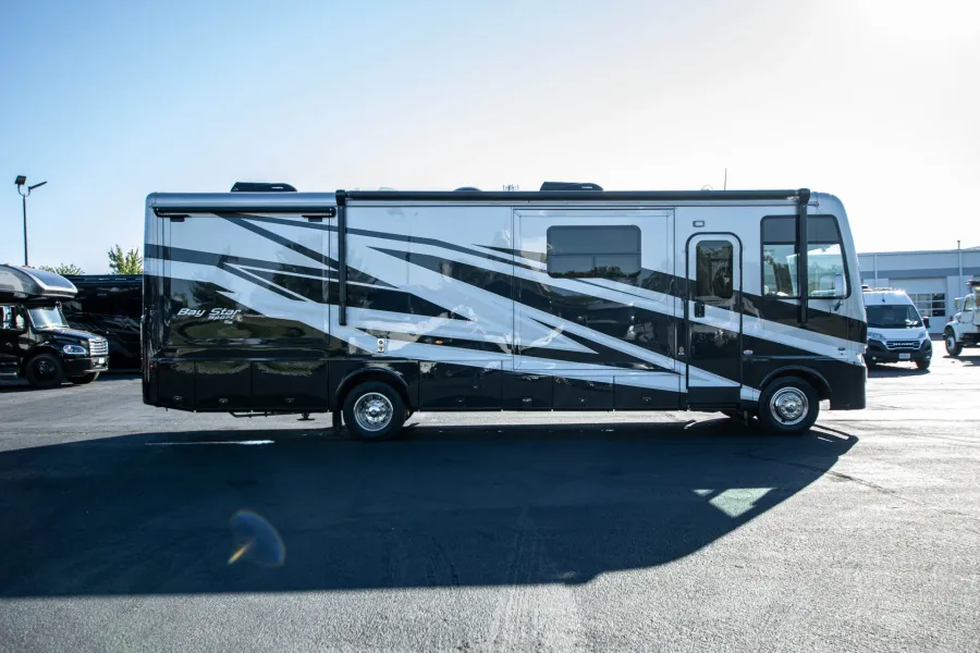 2026 Newmar Bay Star Sport 3225 | Photo 4 of 27