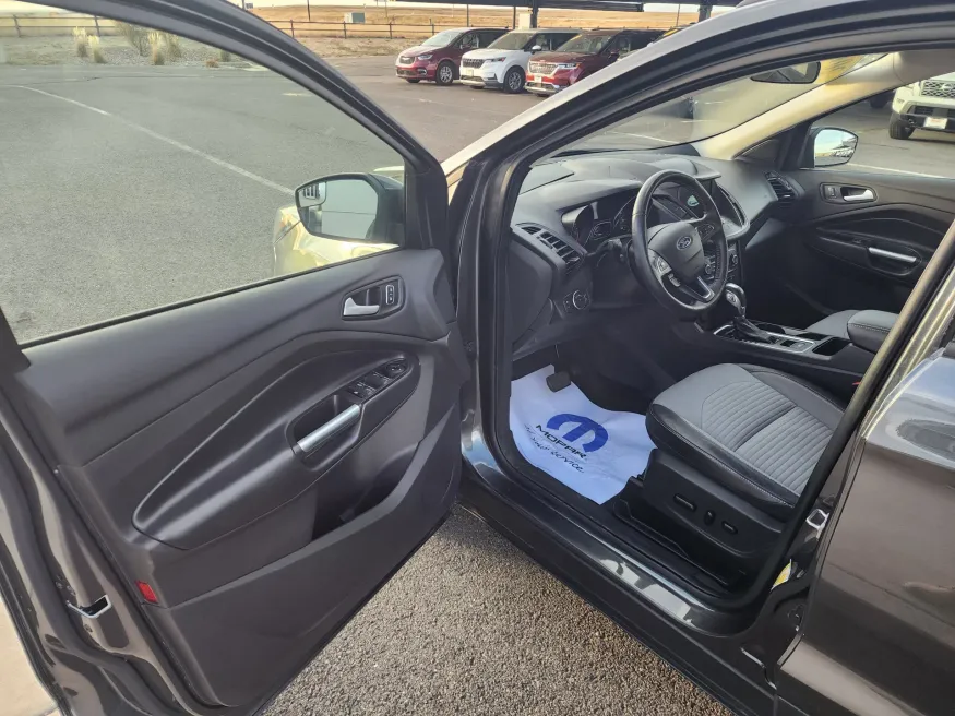 2019 Ford Escape SE | Photo 9 of 24