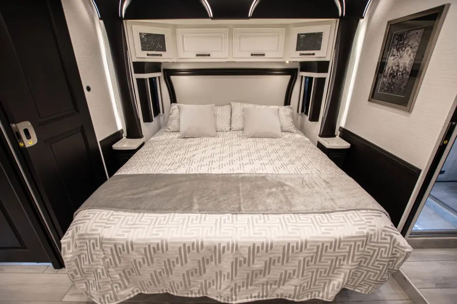 2026 Newmar Dutch Star 4081 | Photo 16 of 42