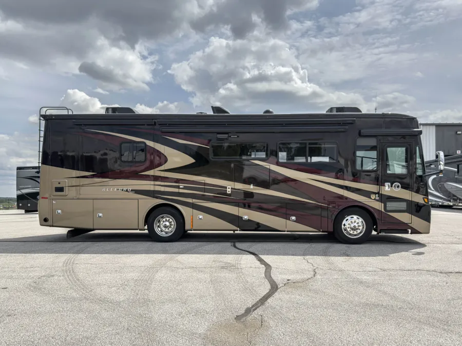 2022 Tiffin Allegro Red 33AA | Photo 4 of 40
