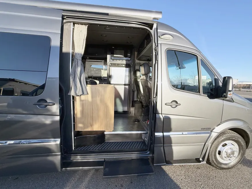 2018 Roadtrek CS E-Trek | Photo 2 of 13