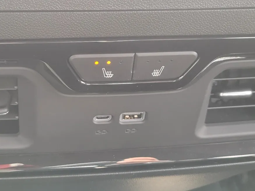 2026 GMC Sierra 2500HD AT4X | Photo 28 of 32