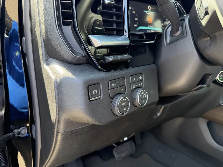 2026 Chevrolet Silverado 3500HD High Country | Photo 13 of 22