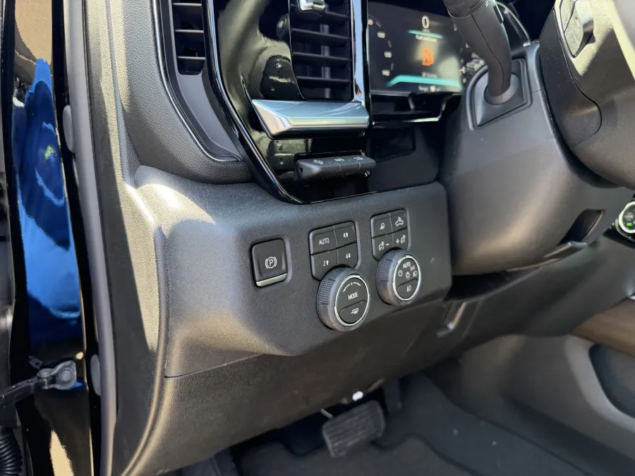2026 Chevrolet Silverado 3500HD High Country | Photo 13 of 22