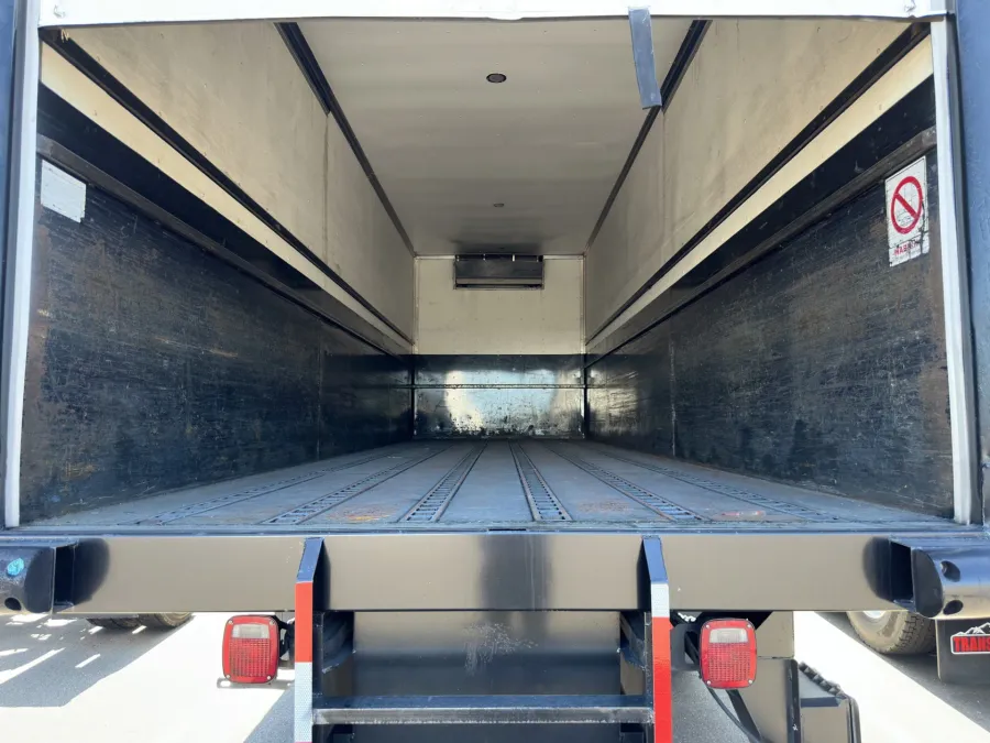 2016 Freightliner M2 106 | Photo 6 of 17