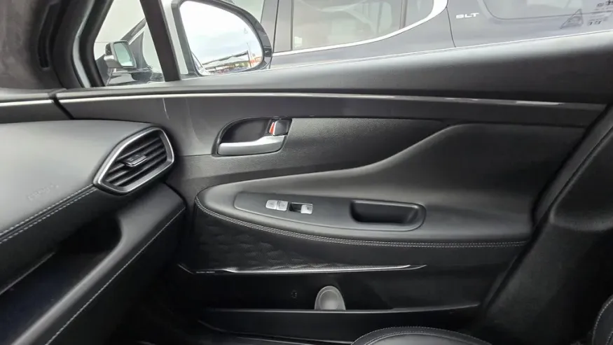 2022 Hyundai Santa Fe | Photo 30 of 33