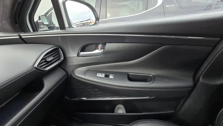 2022 Hyundai Santa Fe | Photo 30 of 33