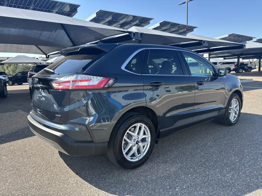 2022 Ford Edge SEL | Photo 4 of 19