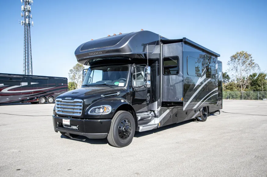 2026 Renegade Valencia 36SB | Photo 9 of 19