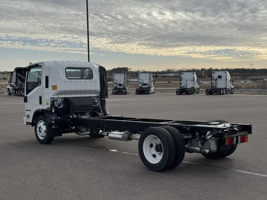 2025 Isuzu NRR | Photo 5 of 24