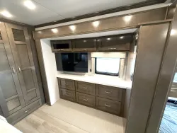 2026 Newmar Super Star 4140 | Thumbnail Photo 17 of 30