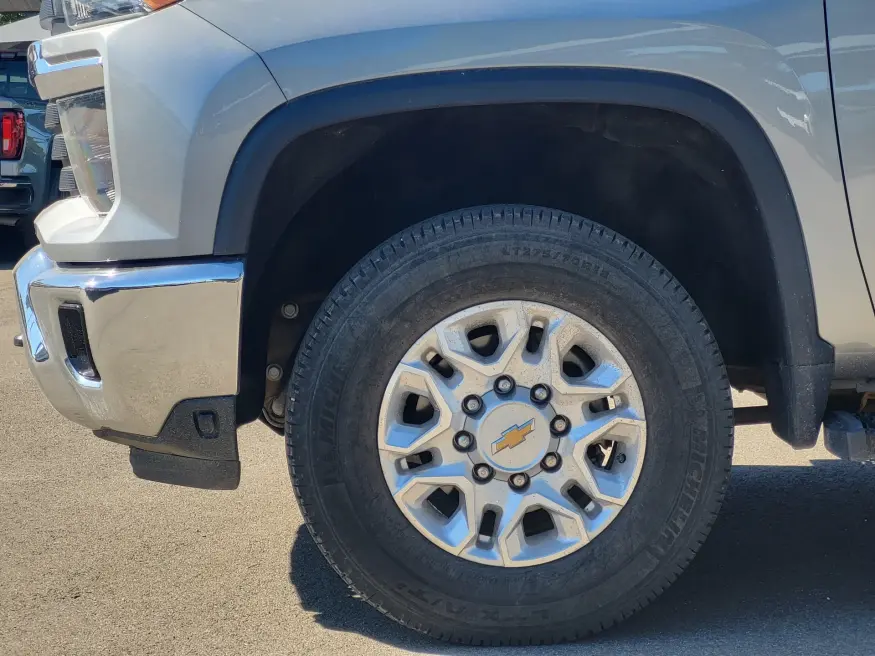 2024 Chevrolet Silverado 2500HD LT | Photo 8 of 23