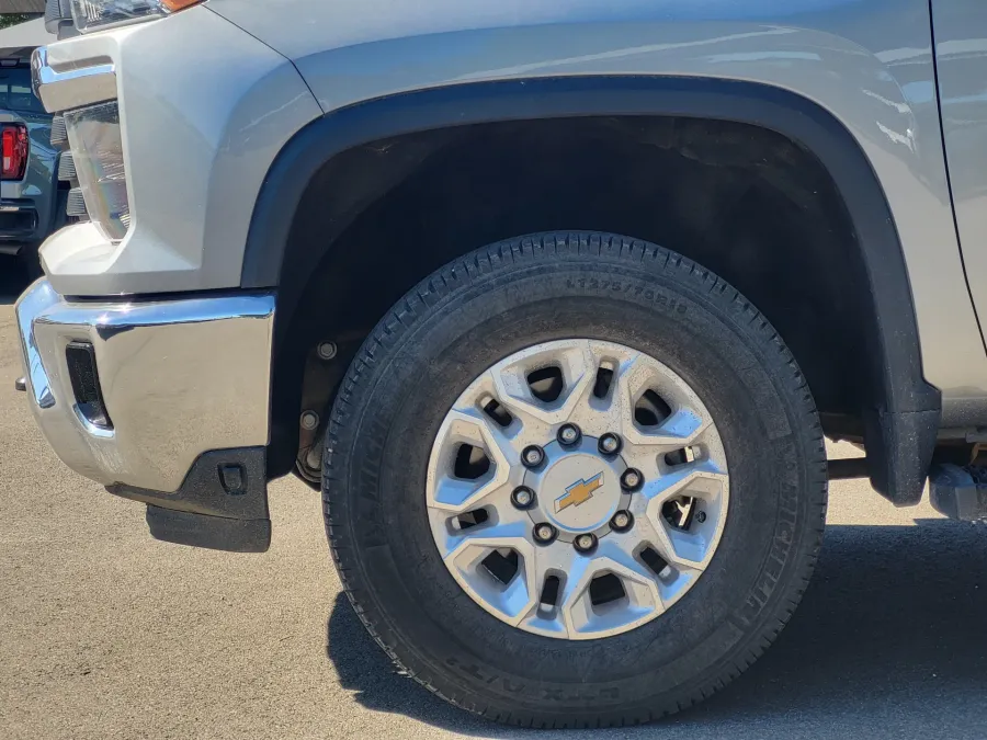 2024 Chevrolet Silverado 2500HD LT | Photo 8 of 23