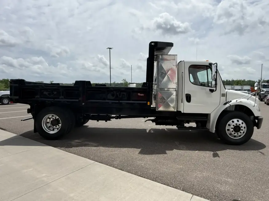 2019 Freightliner M2 106 | Photo 6 of 12