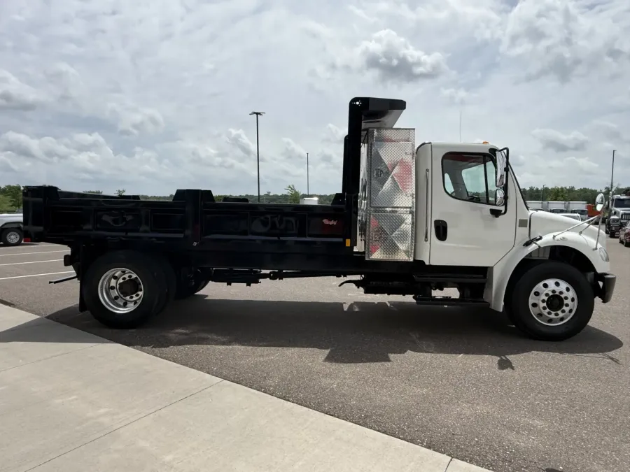 2019 Freightliner M2 106 | Photo 6 of 12