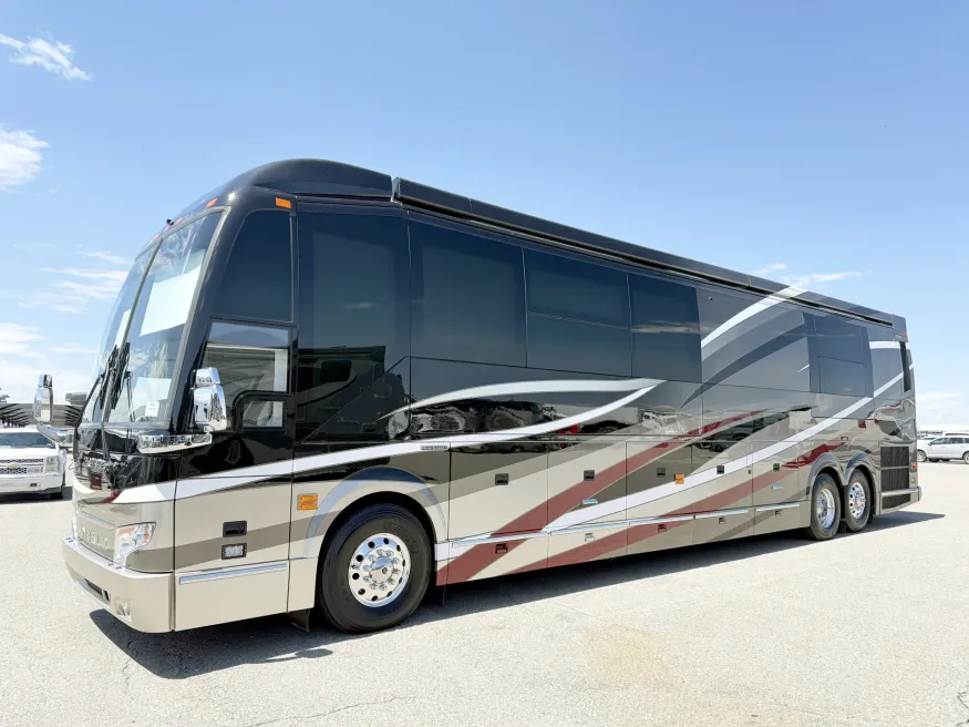 2023 Emerald Prevost H3-45 Double Slide | Photo 6 of 15