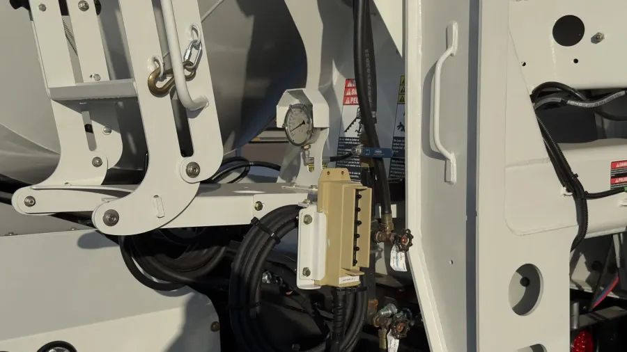 2025 Western Star 47X | Photo 10 of 15