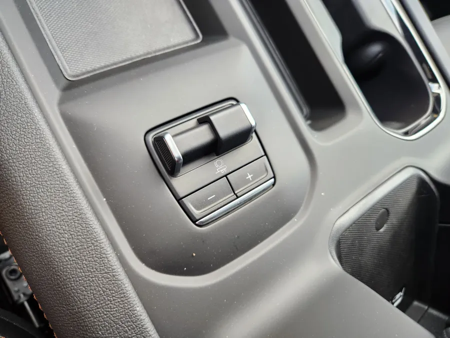 2025 GMC Sierra 2500HD AT4 | Photo 27 of 30