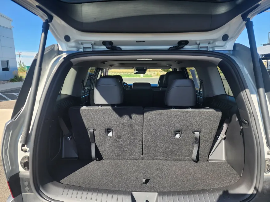 2024 Hyundai Santa Fe Limited | Photo 13 of 30