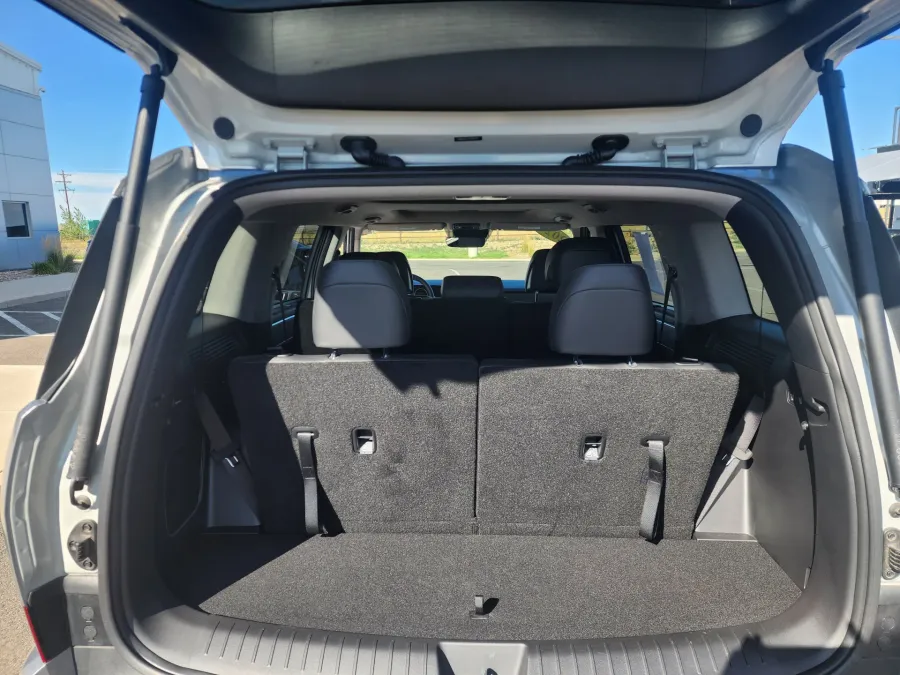 2024 Hyundai Santa Fe Limited | Photo 13 of 30