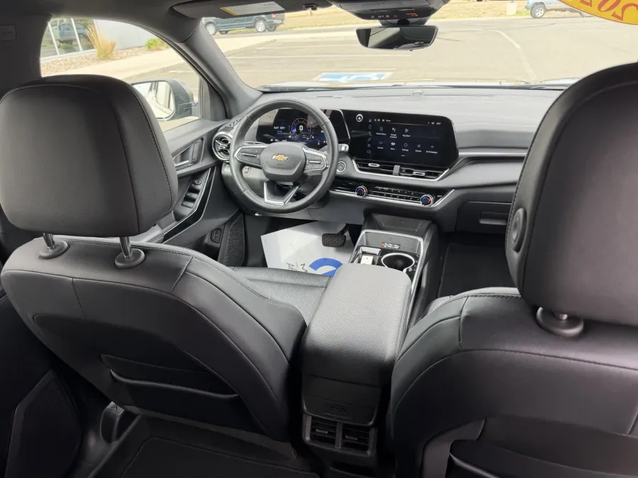2025 Chevrolet Equinox AWD LT | Photo 9 of 18