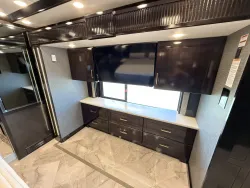 2027 Newmar Essex 4595 | Thumbnail Photo 14 of 31