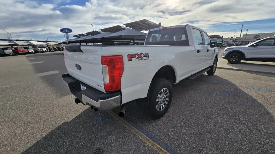 2019 Ford F-350 | Photo 5 of 27