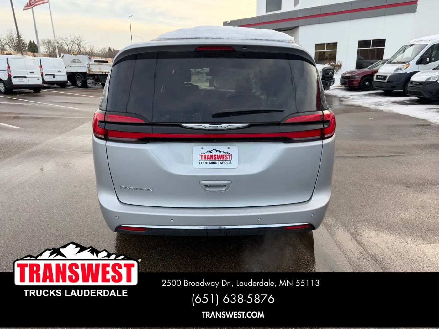 2024 Chrysler Pacifica Touring L | Photo 3 of 24