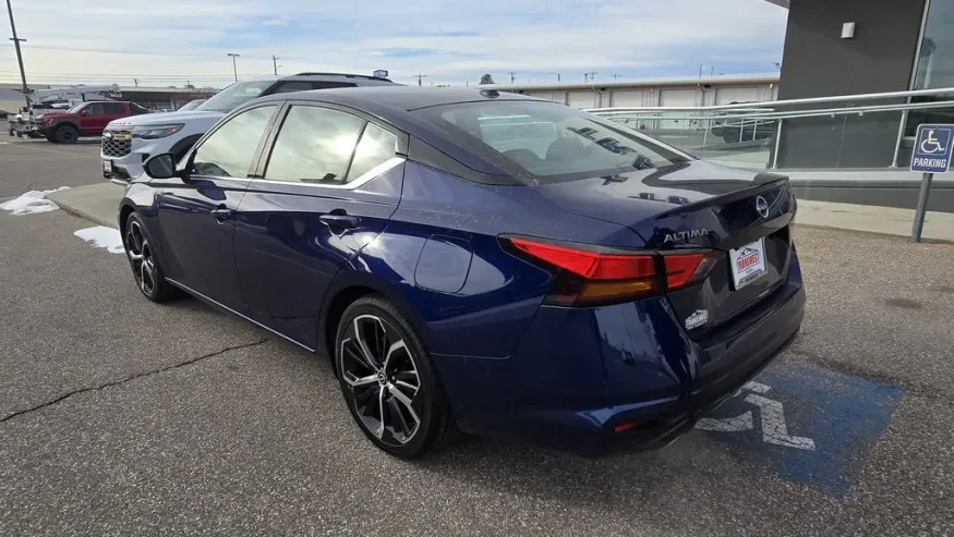 2024 Nissan Altima | Photo 6 of 26