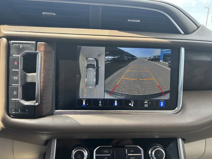 2022 GMC Yukon Denali | Photo 18 of 25