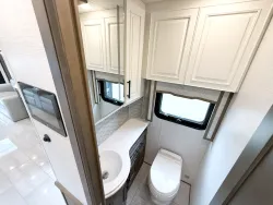 2026 Newmar Summit Aire 4505 | Thumbnail Photo 13 of 32