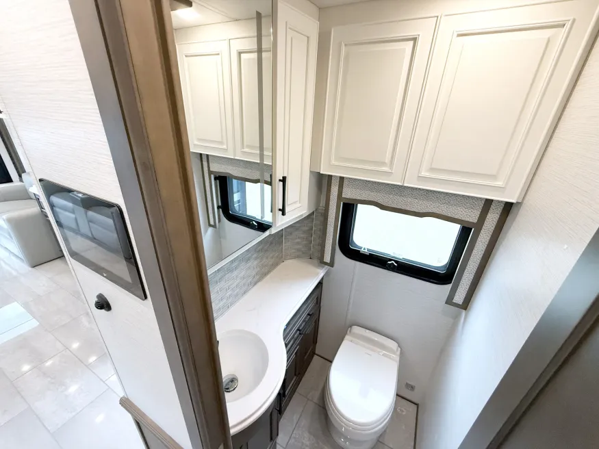 2026 Newmar Summit Aire 4505 | Photo 13 of 32