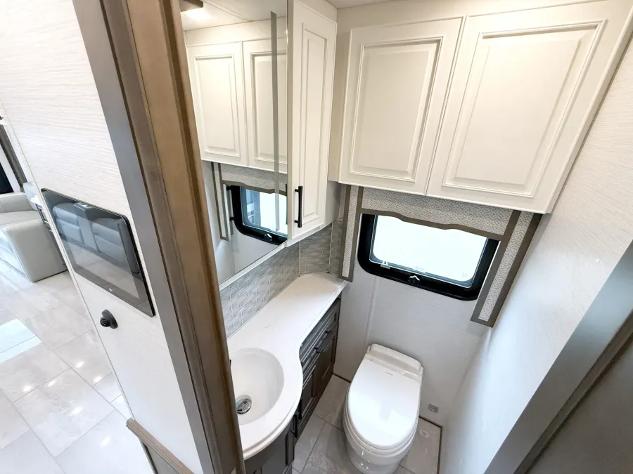 2026 Newmar Summit Aire 4505 | Photo 13 of 32