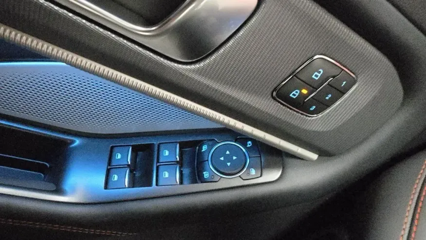 2026 Ford Explorer | Photo 14 of 33